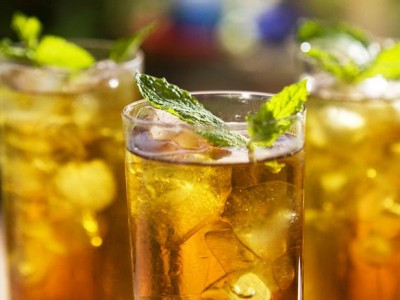 Uống trà đá nhiều tăng nguy cơ bị sỏi thận