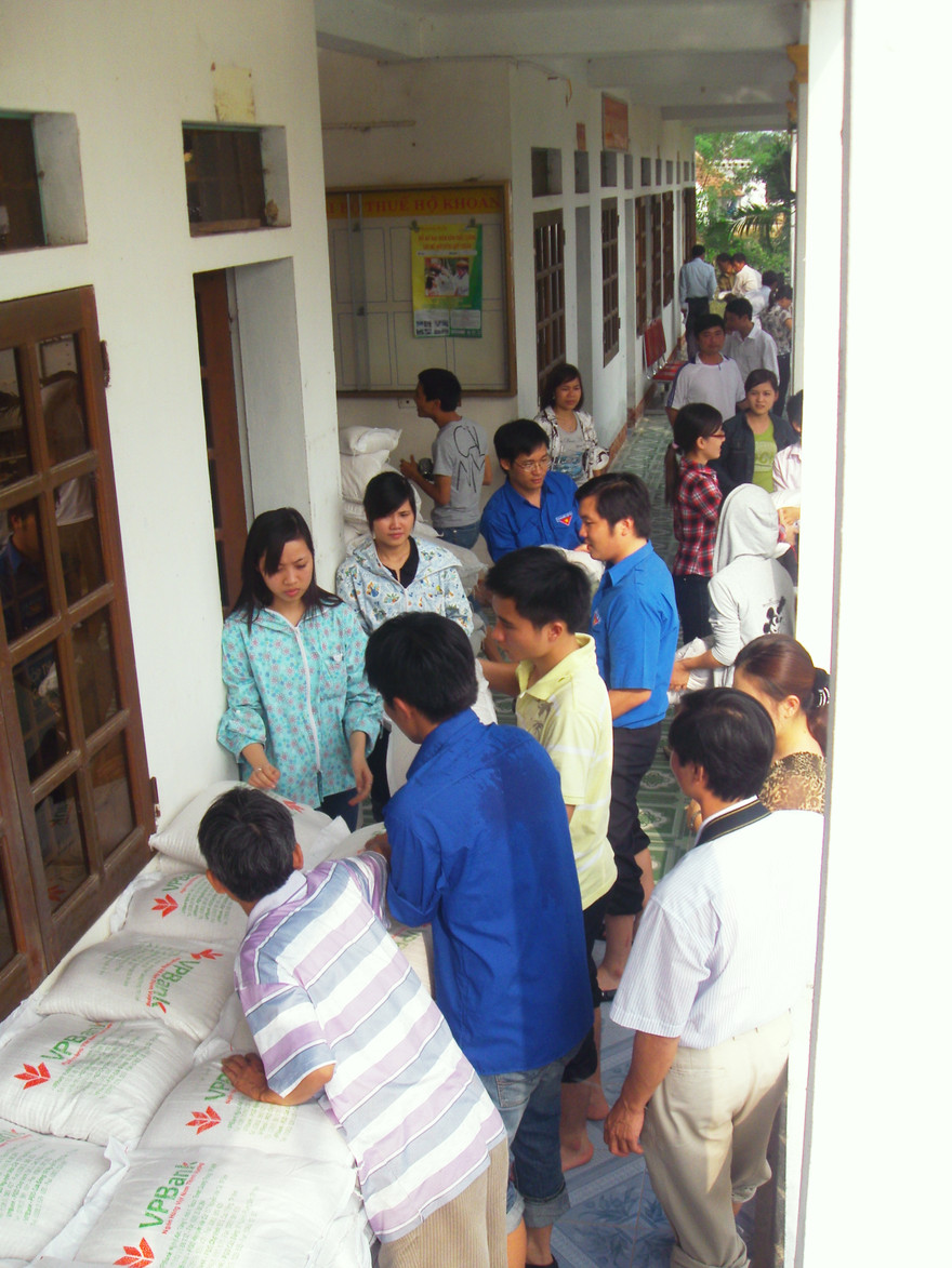 VP Bank ủng hộ tỉnh Nghệ An 14 tấn gạo