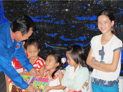 Tuổi trẻ Cà Mau hành trình về đảo Hòn Chuối