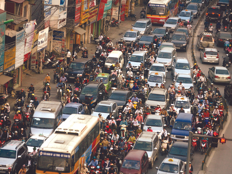 Thuế, phí đè bẹp ô tô