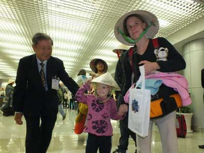 Gần 500 du khách quốc tế 'xông đất' TPHCM