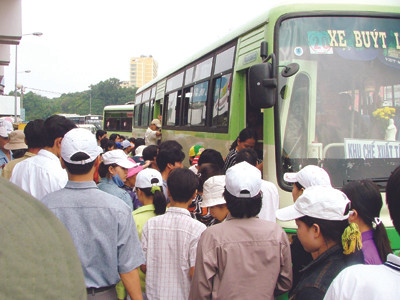 Xe buýt nhanh gỡ ùn tắc