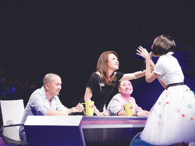 Thí sinh Idol và những cảnh quay ở nhà tắm