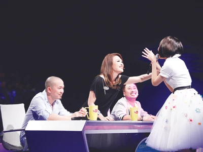 Thí sinh Idol và những cảnh quay ở nhà tắm