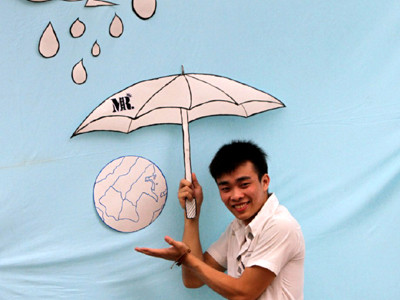 Nam sinh tạo dáng kể chuyện bằng ảnh