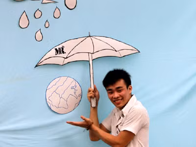 Nam sinh tạo dáng kể chuyện bằng ảnh