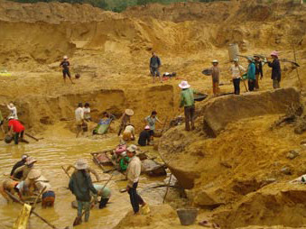 Bắt giữ 25 đối tượng khai thác vàng trái phép