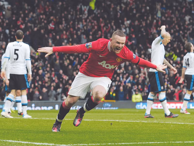 Rooney lập cú đúp