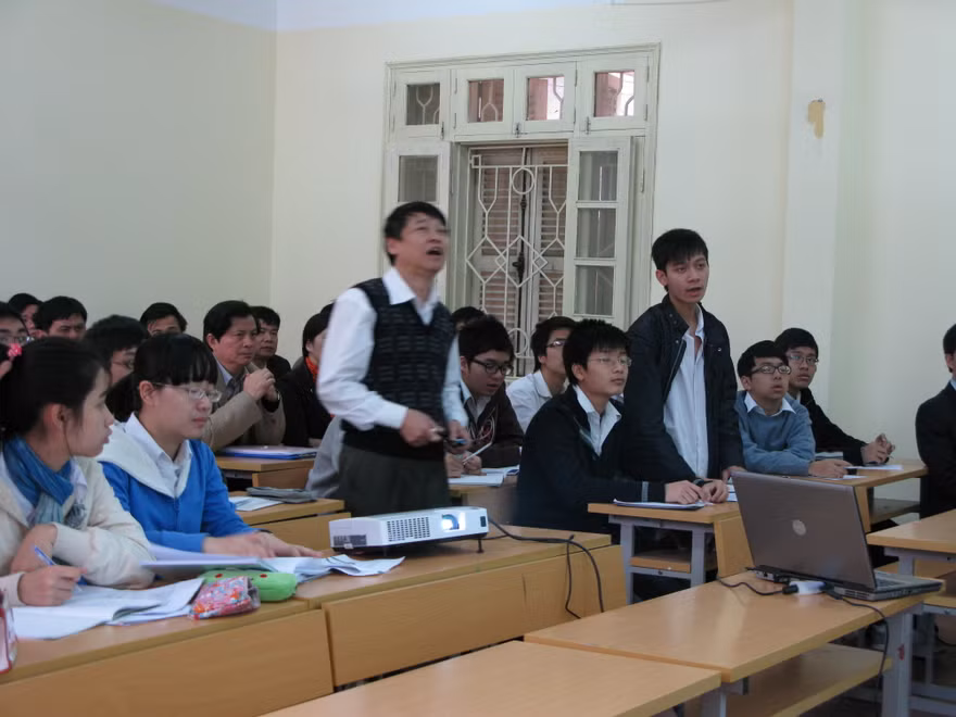 Một buổi học bằng tiếng Anh của thầy trò trường THPT chuyên Khoa học tự nhiên (ĐHQGHN)