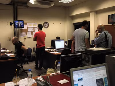 TV và radio nhà nước ngừng phát sóng vì hết tiền