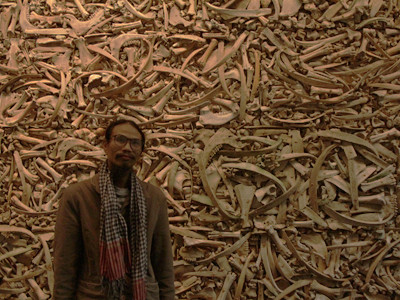 Bức tường xương từ nỗi đau diệt chủng