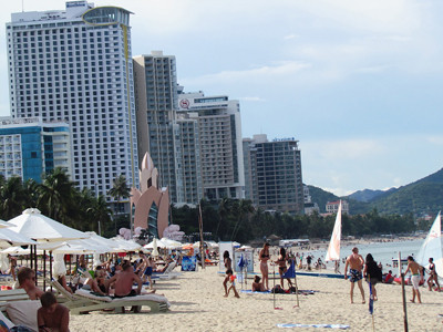 Cao ốc chắn kín bờ biển Nha Trang