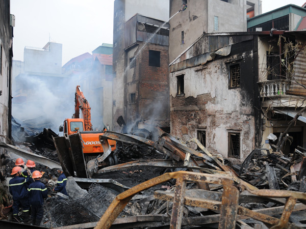 Điều tra, xử lý vụ cháy nhà 5 tầng