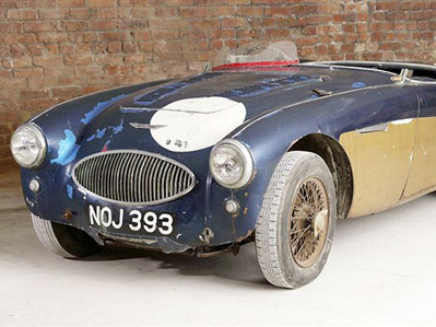 Chiếc xe đua hỏng bán được hơn triệu USD