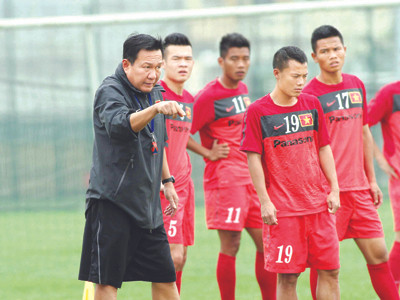 VFF ký hợp đồng dài hạn với HLV Hoàng Văn Phúc