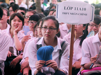 Học sinh lắng nghe những chia sẻ về định hướng nghề Ảnh: Cẩm Kỳ