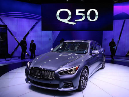 Infiniti Q50 có giá từ 36.450 USD