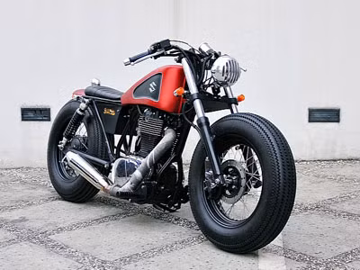 Ngắm bobber hoàn hảo Red Suzuki Boulevard S40