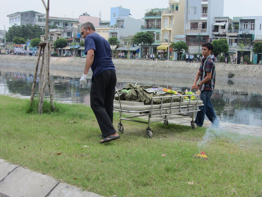 Phát hiện thi thể trên kênh Tàu Hũ