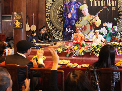 Ngọc Ký, Minh Đức được khán giả đón nhận khá nồng nhiệt trong lần trình diễn nhân ra mắt đĩa hát văn ở Văn Miếu Quốc Tử Giám Ảnh: N.M.Hà