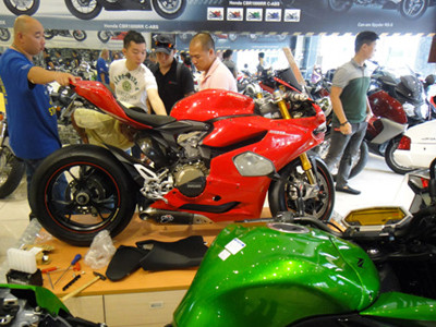 Người khỏe mạnh vẫn không được chạy motor phân khối lớn