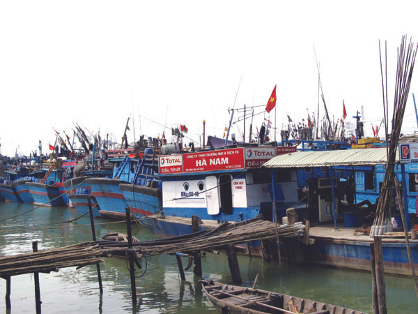 Cước vận tải rục rịch tăng theo xăng dầu