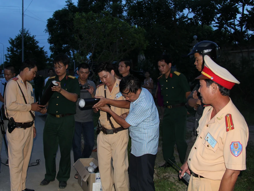 Thanh Hóa nhận 6 'súng' bùi nhùi bắt 'quái xế'