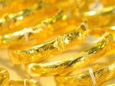 Giá vàng giảm nhẹ, USD tăng mạnh