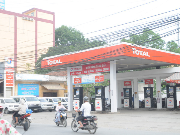 Nhiều cây xăng ở Hà Nội chưa chịu di dời