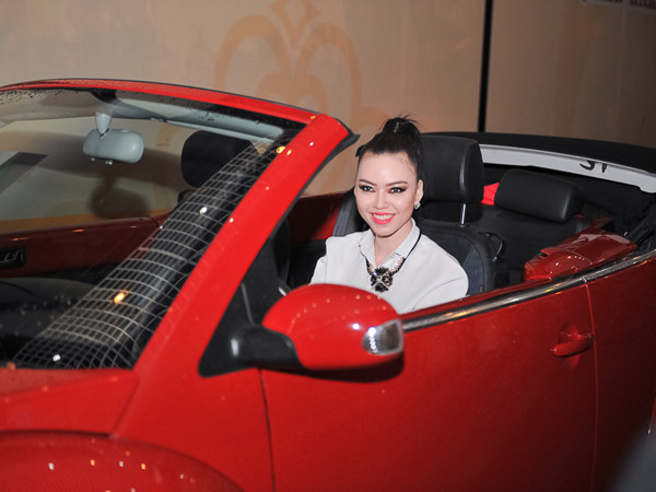 Bỏ Công mô-tô, Vũ Hoàng Điệp 'lên đời' xế hộp tiền tỷ