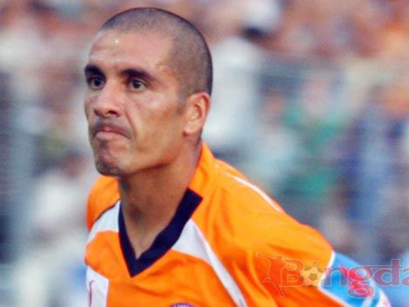 Người đẹp & Sao sân cỏ: Cạm bẫy tình ái