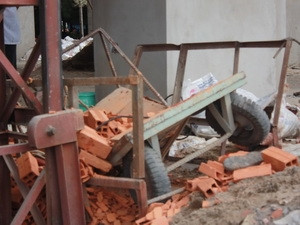 Đứt cáp công trường, 5 người thương vong