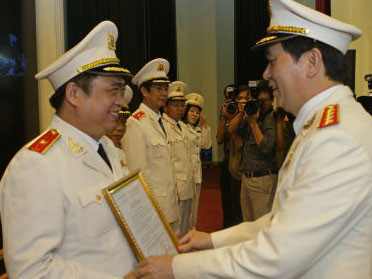 Tướng Đỗ Hữu Ca có gần 57% tín nhiệm cao