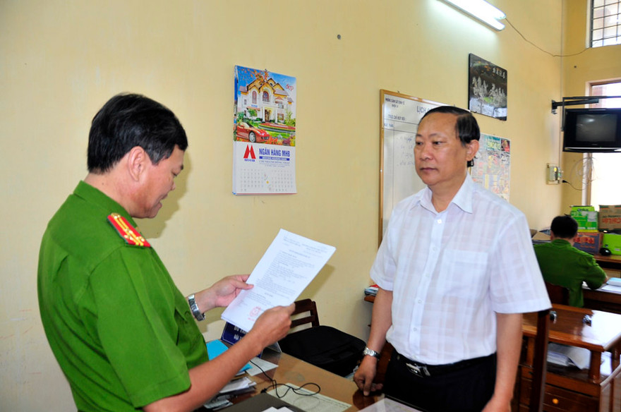 Khởi tố nguyên Chủ tịch UBND huyện Hồng Ngự