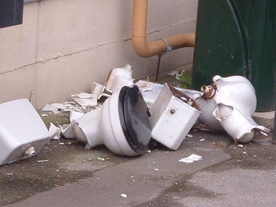 Những cái chết kỳ lạ vì cái … toilet