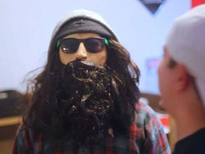 Đóng giả làm người vô gia cư, bất ngờ cầu hôn bạn gái