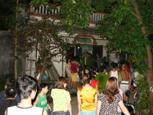 Nữ chủ nhân chiếc xe bị giết và cuộc truy tìm thỏi vàng tám lượng