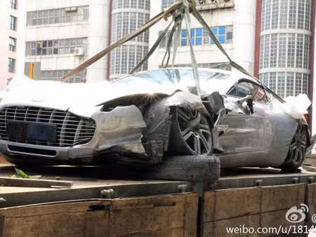 Siêu xe vừa đắt vừa hiếm lâm nạn tại Hồng Kông