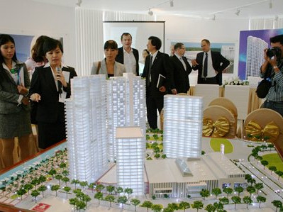 BĐS giảm giá: Chưa vội mua, chờ xem đã...