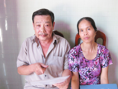 Vợ chồng ông Mỹ - bà Huệ trình bày với PV Tiền Phong