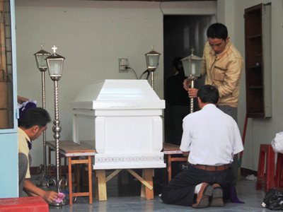 Nỗi đau trong đám tang cô gái bị người yêu thiêu sống