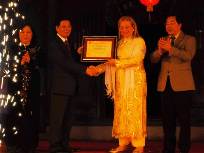 Văn Miếu - Quốc Tử Giám đón bằng Di sản tư liệu Thế giới