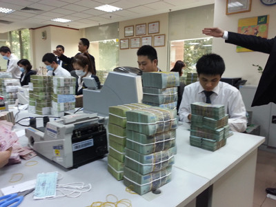 Một gánh hai vai vì người gửi tiền