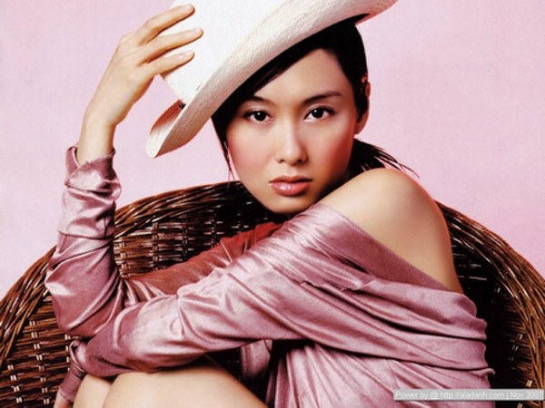 Người đẹp Chu Ân mượn chó cưng làm... phù dâu trong đám cưới