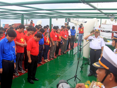 Tưởng niệm các liệt sỹ hy sinh ở Gạc Ma