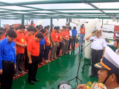 Tưởng niệm các liệt sỹ hy sinh ở Gạc Ma