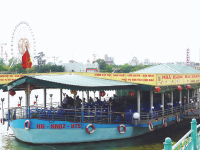 Chòng chành nhà nổi Hồ Tây