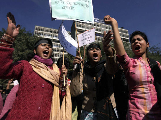 Người dân Ấn Độ phẫn nộ về vụ nữ sinh bị hiếp tập thể