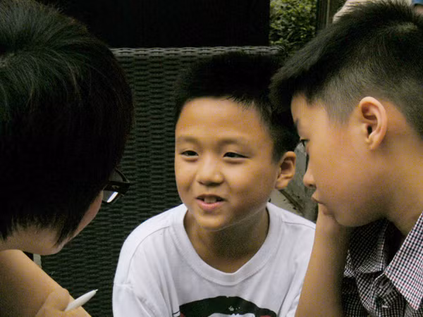 Chín tuổi - thôi học - triển lãm tranh