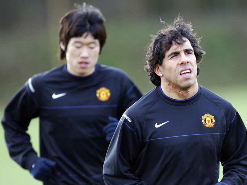 Tevez và Park Ji Sung sẽ tới Việt Nam đá giao hữu